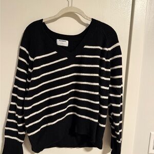 Old Navy Women's V-Neck Sweater in Black and White Stripes